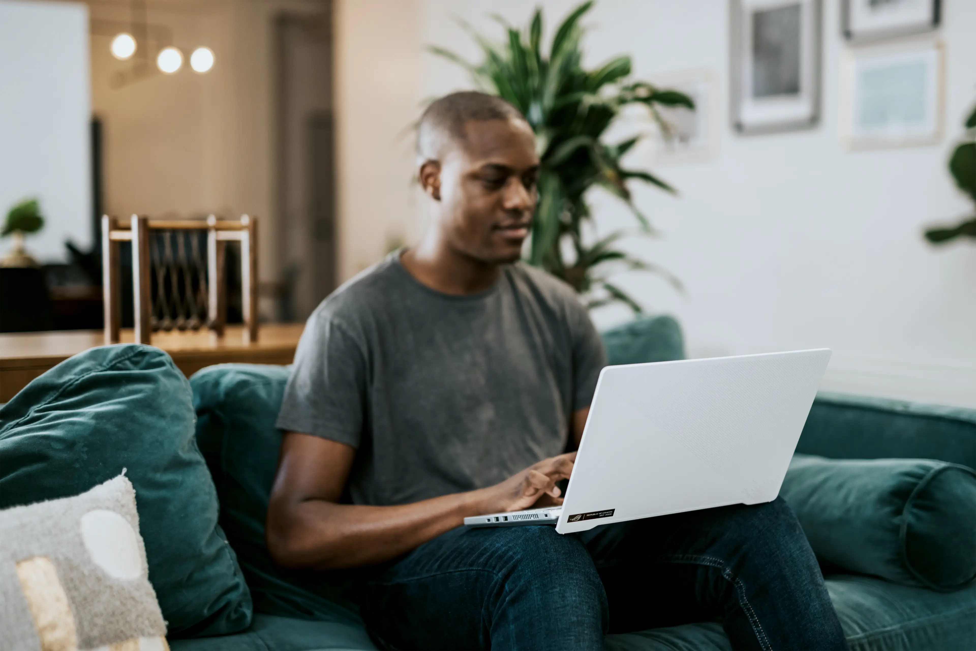 What is a UX researcher?